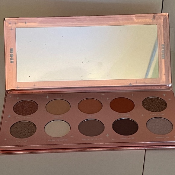 Item Beauty by Allison Rae
In my element eyeshadow Palette - Picture 4 of 8